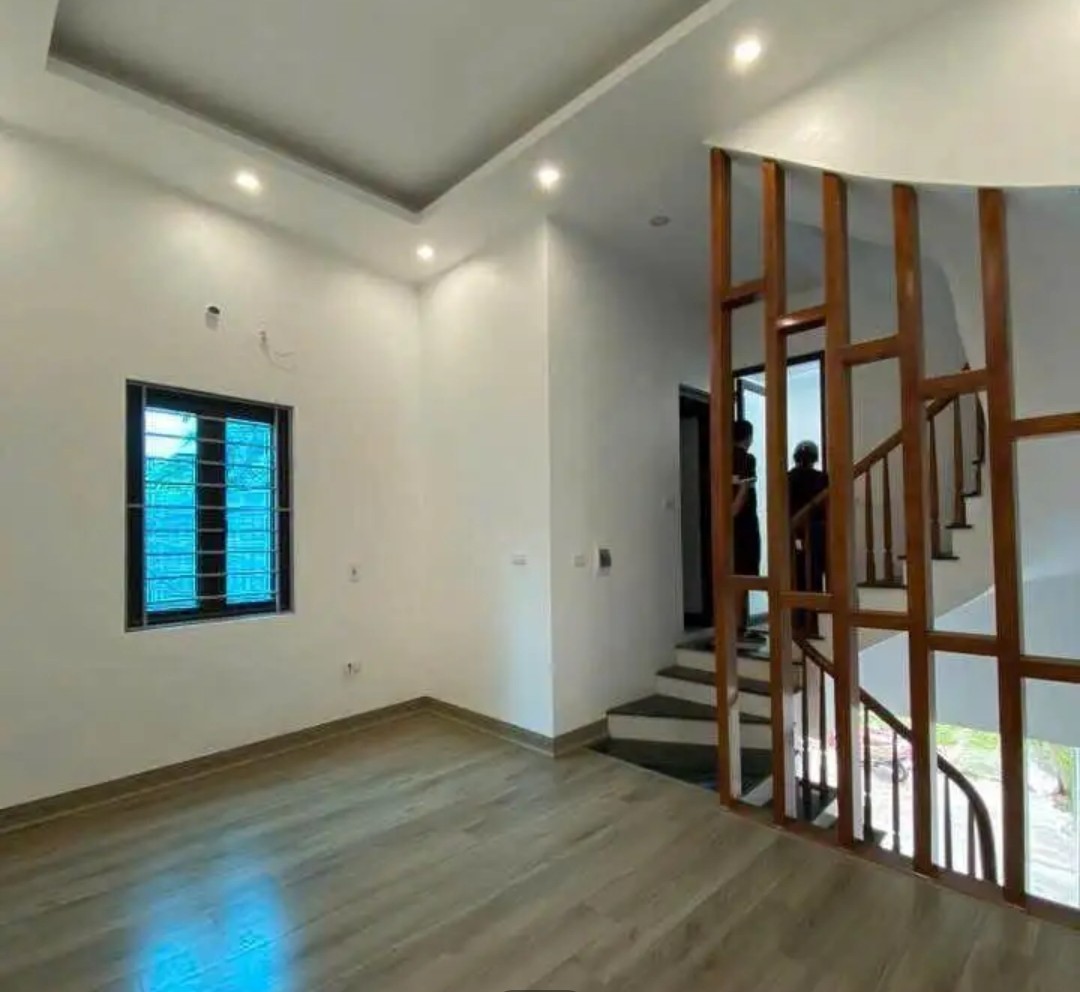 Bán  nhà  2.5 tầng