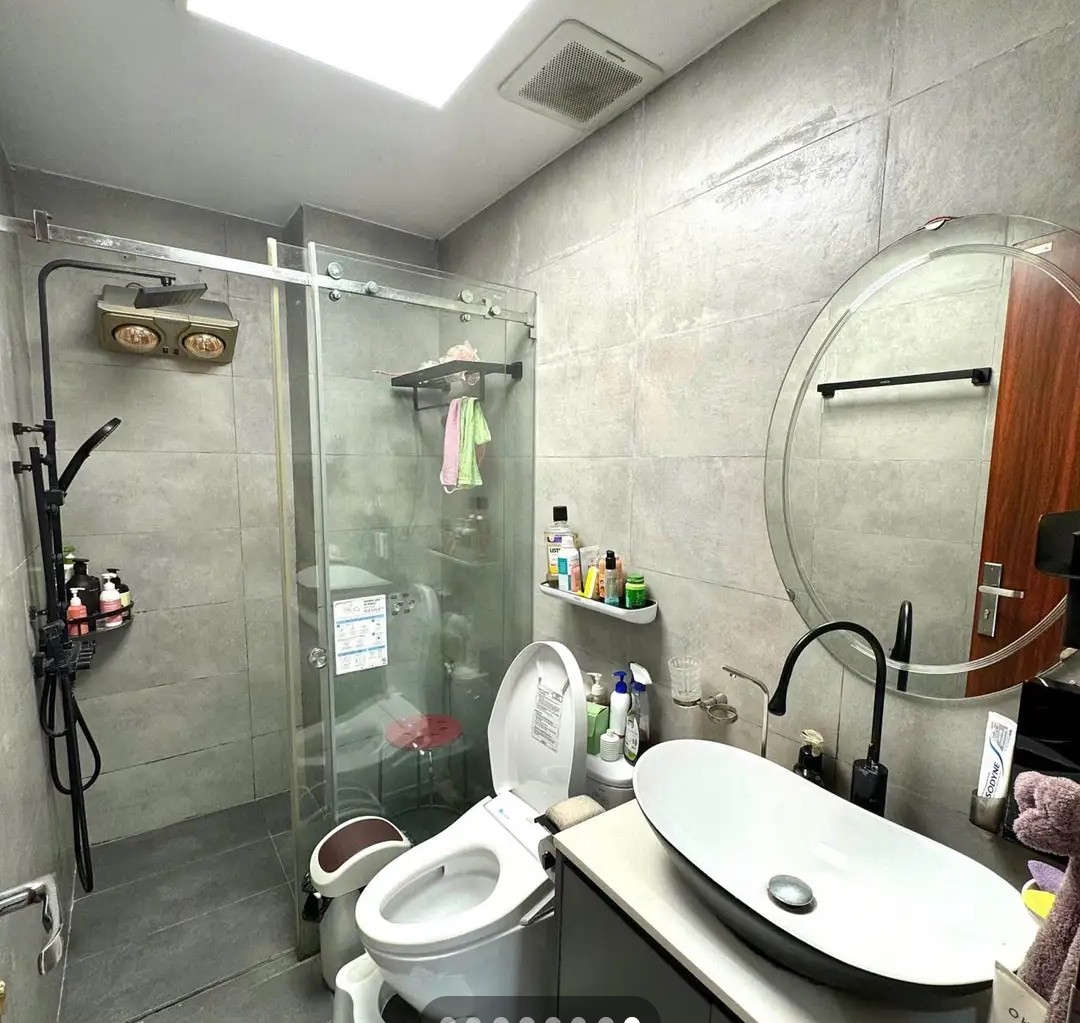 Nhà  mặt đường  chính