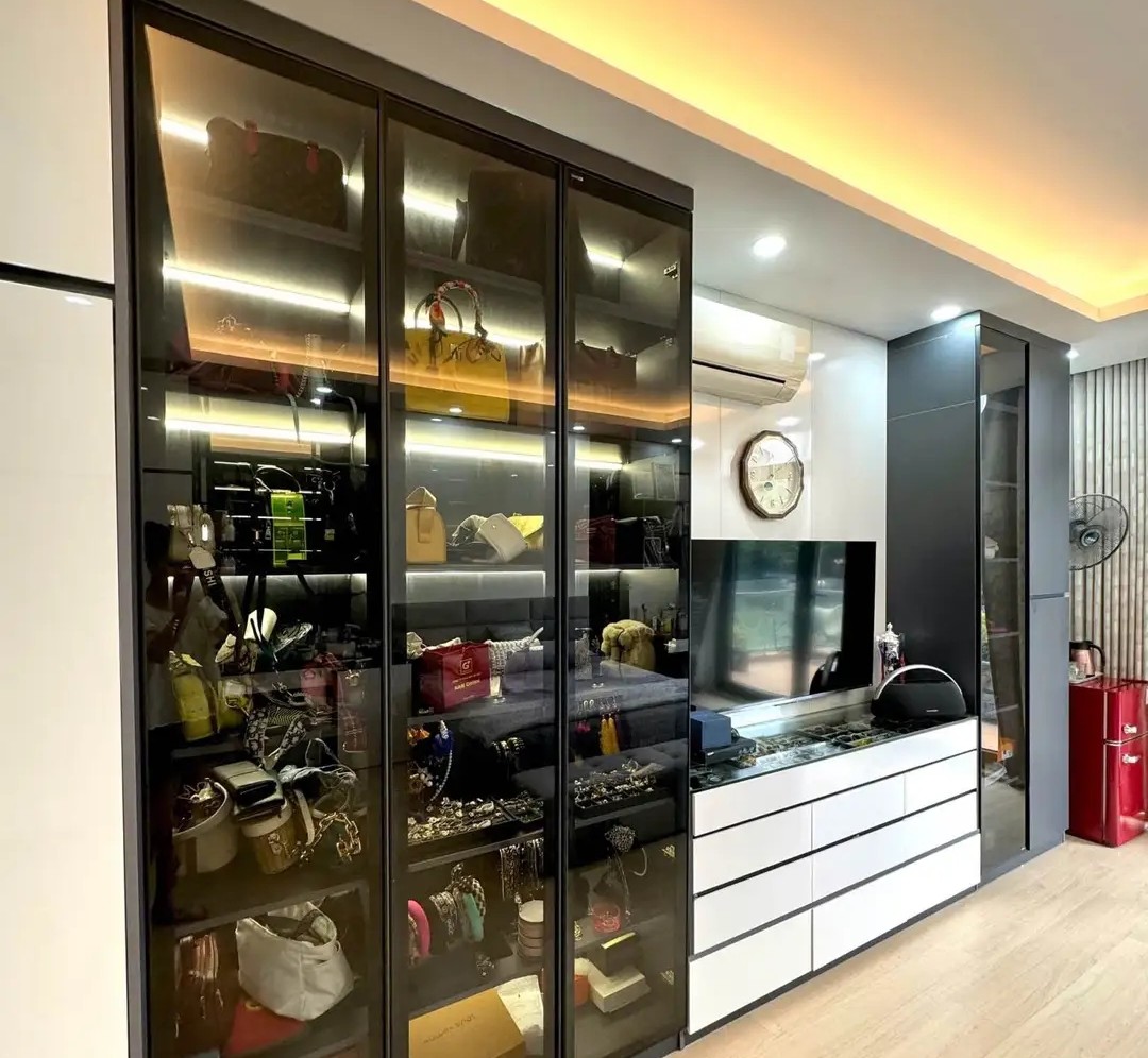 Nhà  mặt đường  chính