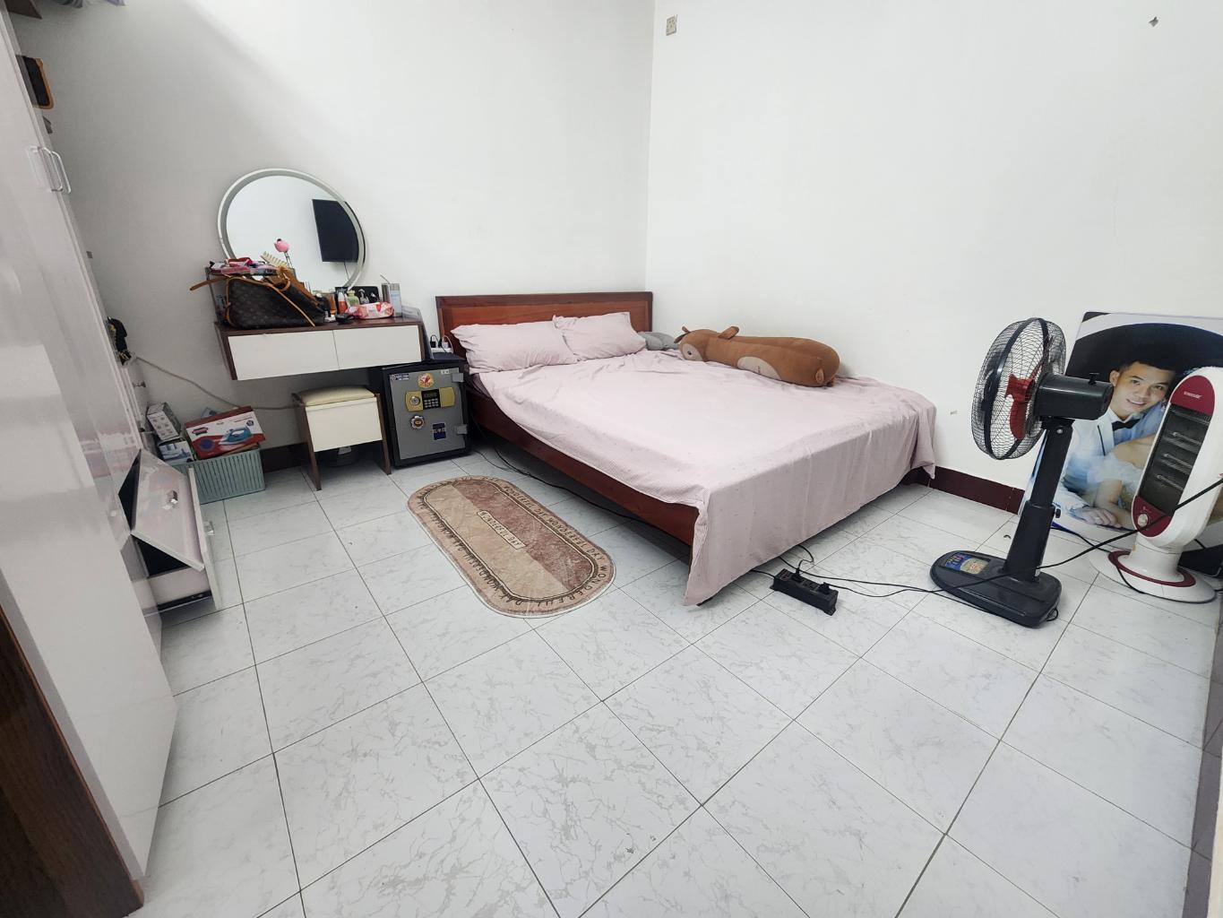 Nhà khu vực An Dương. DT: 30 m2,  4 Tầng, Sổ đỏ chính chủ. Giá chào 6.7 tỷ.