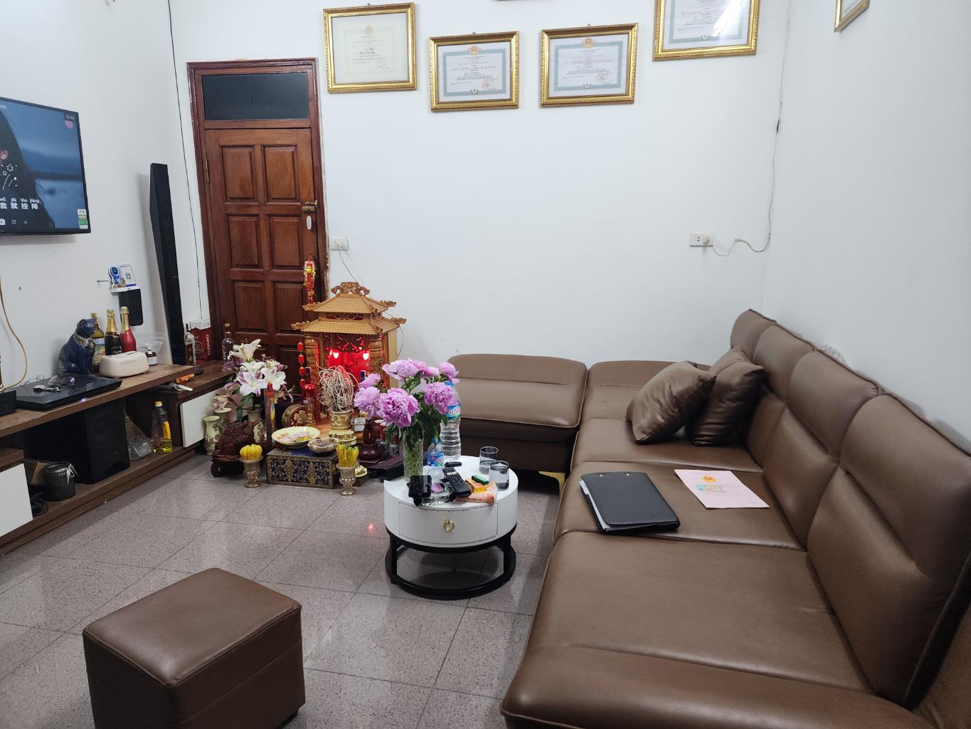 Nhà khu vực An Dương. DT: 30 m2,  4 Tầng, Sổ đỏ chính chủ. Giá chào 6.7 tỷ.