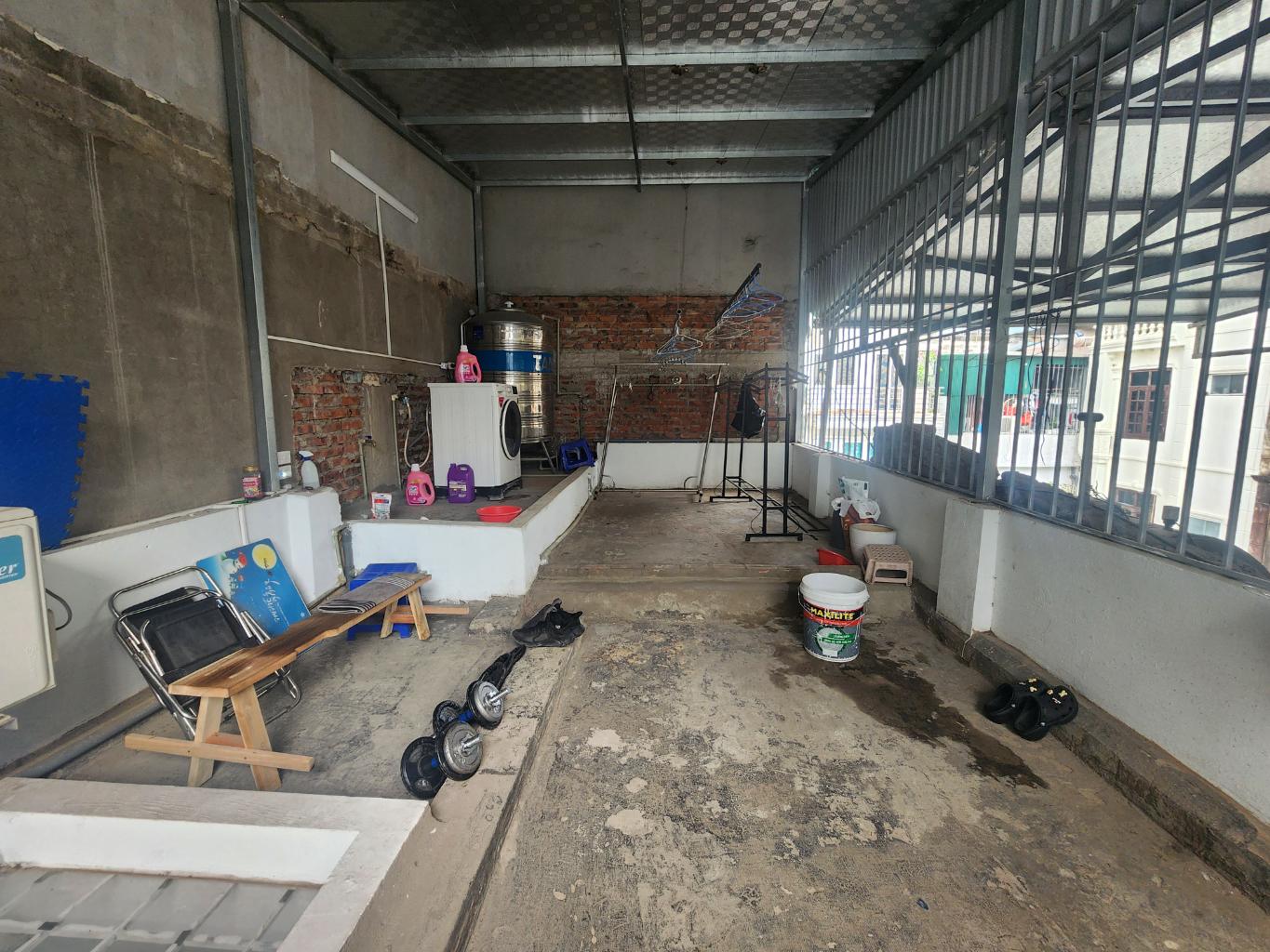 Nhà khu vực An Dương. DT: 30 m2,  4 Tầng, Sổ đỏ chính chủ. Giá chào 6.7 tỷ.