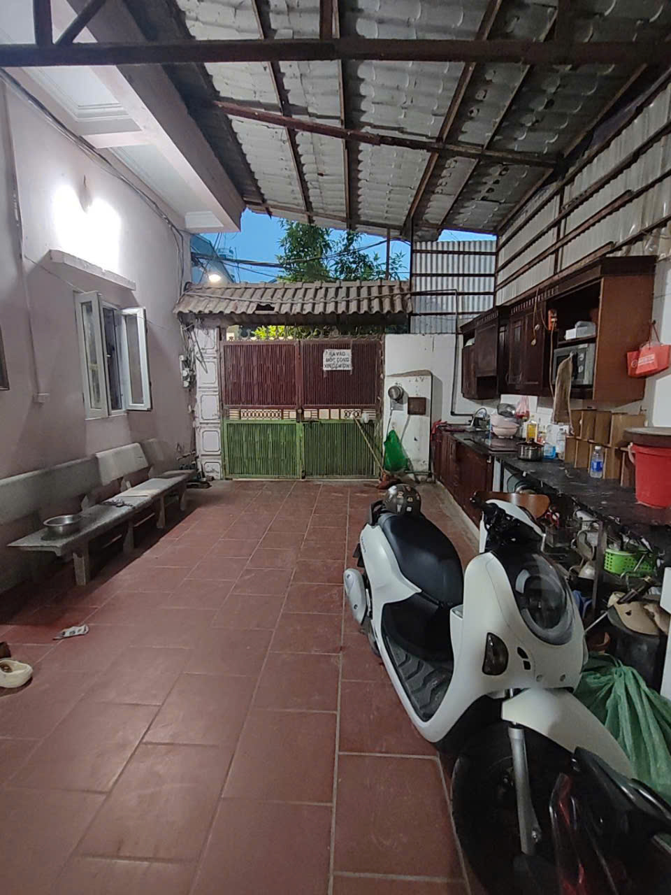 Bán nhà 3 tầng Phố Lạc Long Quân ngay gần Hồ Tây lọng gió 9,5 tỷ