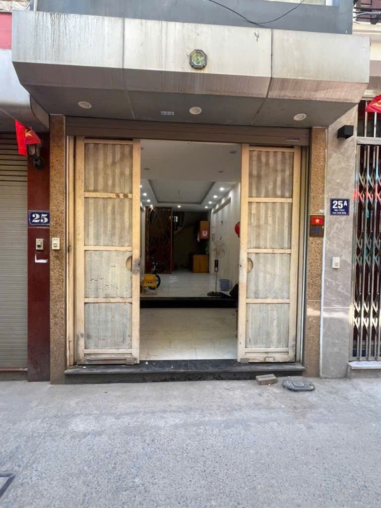 Bán nhà 5 tầng đủ công năng - Phố Lạc Long Quân 9.89 tỷ