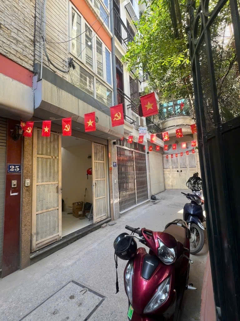 Bán nhà 5 tầng đủ công năng - Phố Lạc Long Quân 9.89 tỷ