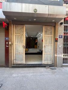 Bán nhà 5 tầng đủ công năng - Phố Lạc Long Quân 9.89 tỷ