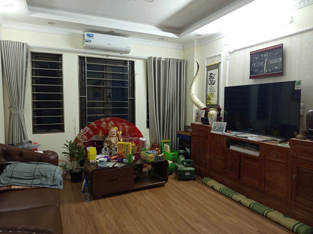 Bán nhà đẹp,sang,  xịn, mịn chỉ việc xách vani về ở ngay và luôn tại Yên Nghĩa- Hà Đông!