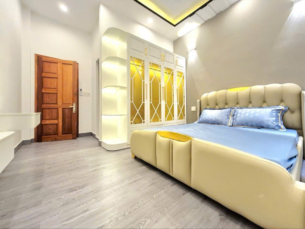 Nhà 3 Tầng BTCT - Nở Hậu Đẹp-xe hơi ngủ trong nhà-Full Nội Thất Phú thuận Q7