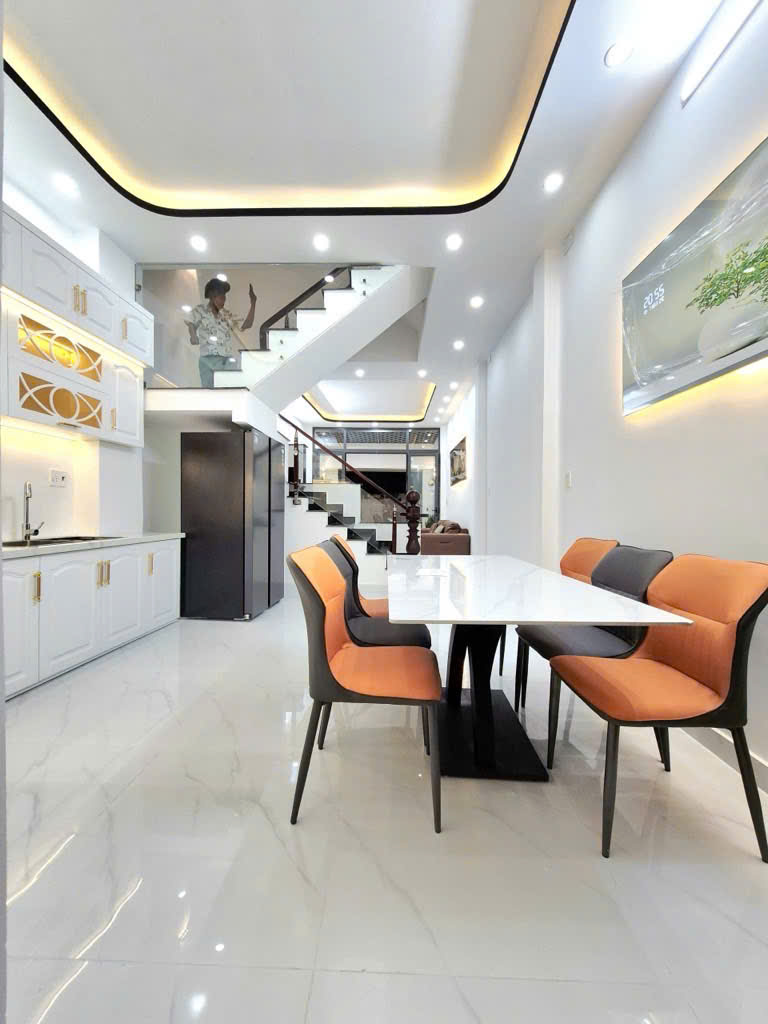 Nhà 3 Tầng BTCT - Nở Hậu Đẹp-xe hơi ngủ trong nhà-Full Nội Thất Phú thuận Q7