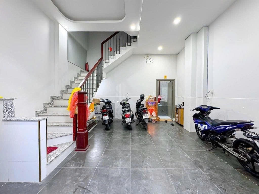 Bán CHDV Lâm Văn Bền - Quận 7- Ngang 5m- 4 Tầng- Thu Nhập 30tr/th- Không QH- Cách 50m Ra Hẻm Xe Hơi Tránh- 7,6 Tỷ Bớt Lộc