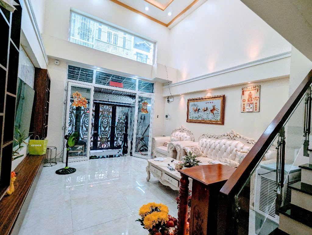 Nhà 4 Tầng HXH Thông - 2 phút Phú Mỹ Hưng - Hoàn Công - GIá tốt