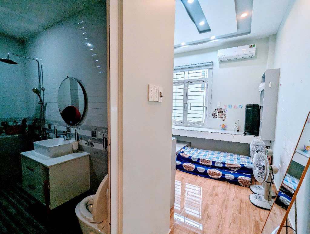 Nhà 4 Tầng HXH Thông - 2 phút Phú Mỹ Hưng - Hoàn Công - GIá tốt