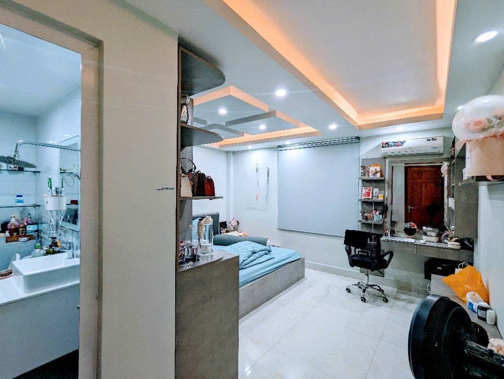 Nhà 4 Tầng HXH Thông - 2 phút Phú Mỹ Hưng - Hoàn Công - GIá tốt