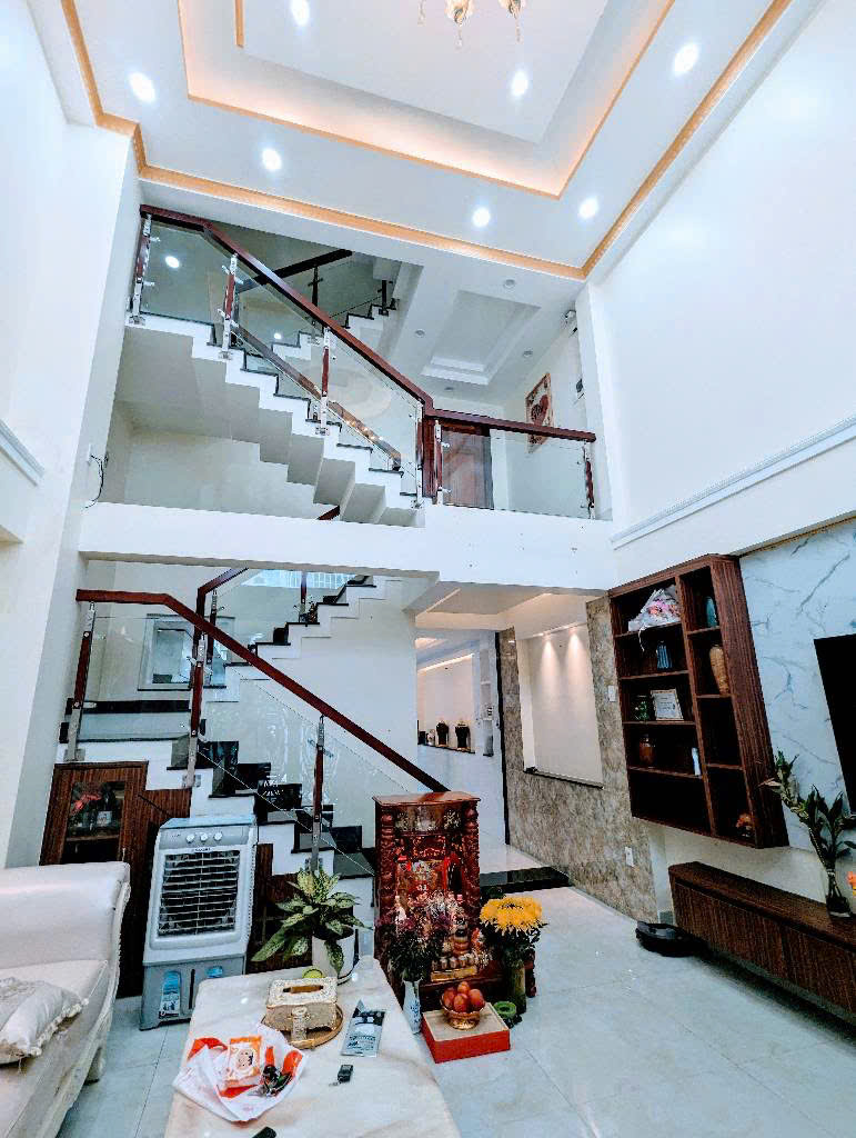 Nhà 4 Tầng HXH Thông - 2 phút Phú Mỹ Hưng - Hoàn Công - GIá tốt