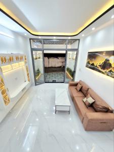 Nhà 3 Tầng BTCT - Nở Hậu Đẹp-xe hơi ngủ trong nhà-Full Nội Thất Phú thuận Q7