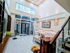 Nhà 4 Tầng HXH Thông - 2 phút Phú Mỹ Hưng - Hoàn Công - GIá tốt