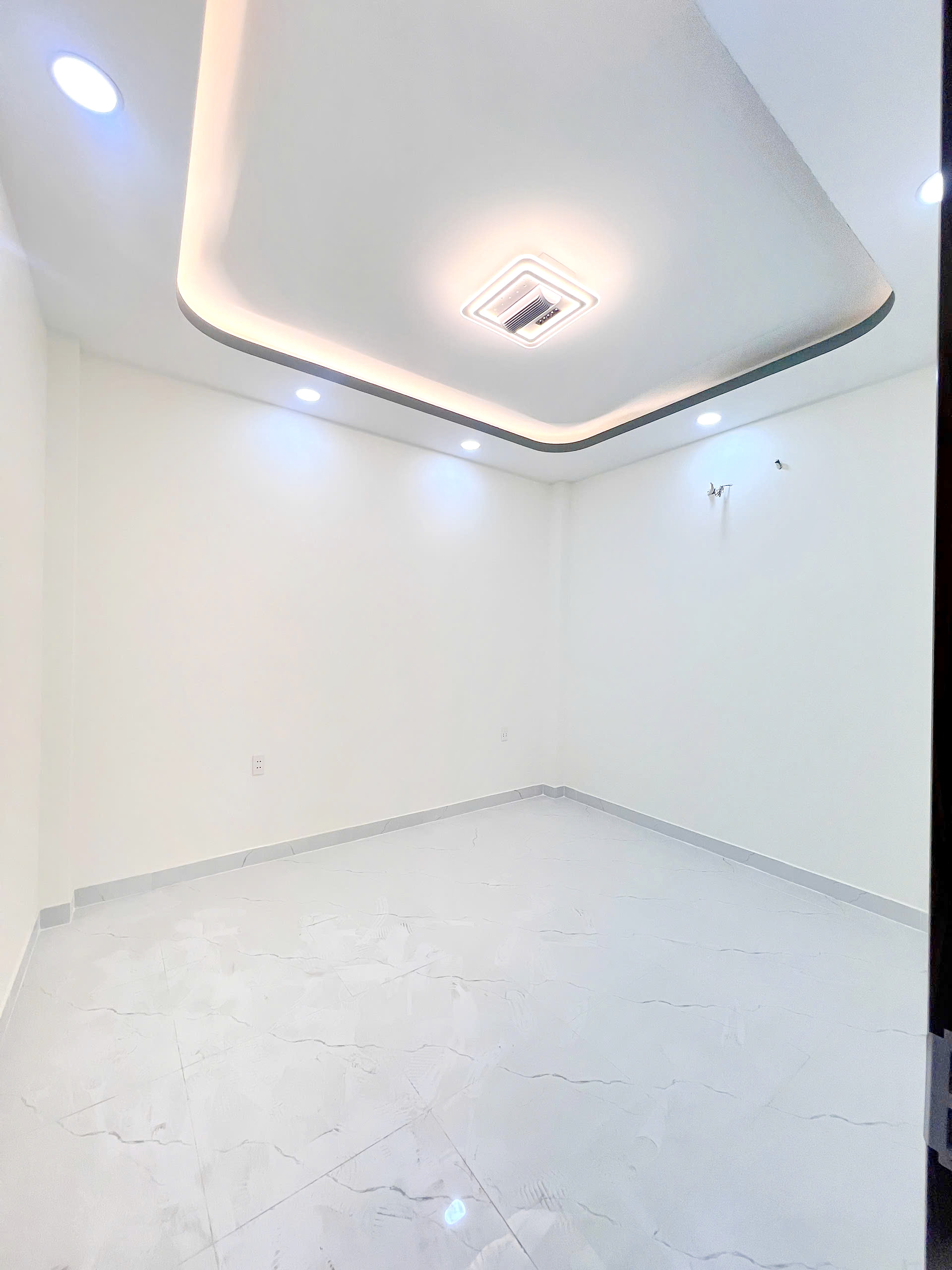 Bán nhà mới 2 lầu hẻm xe hơi đường Phạm Thế Hiển P.3 Quận 8