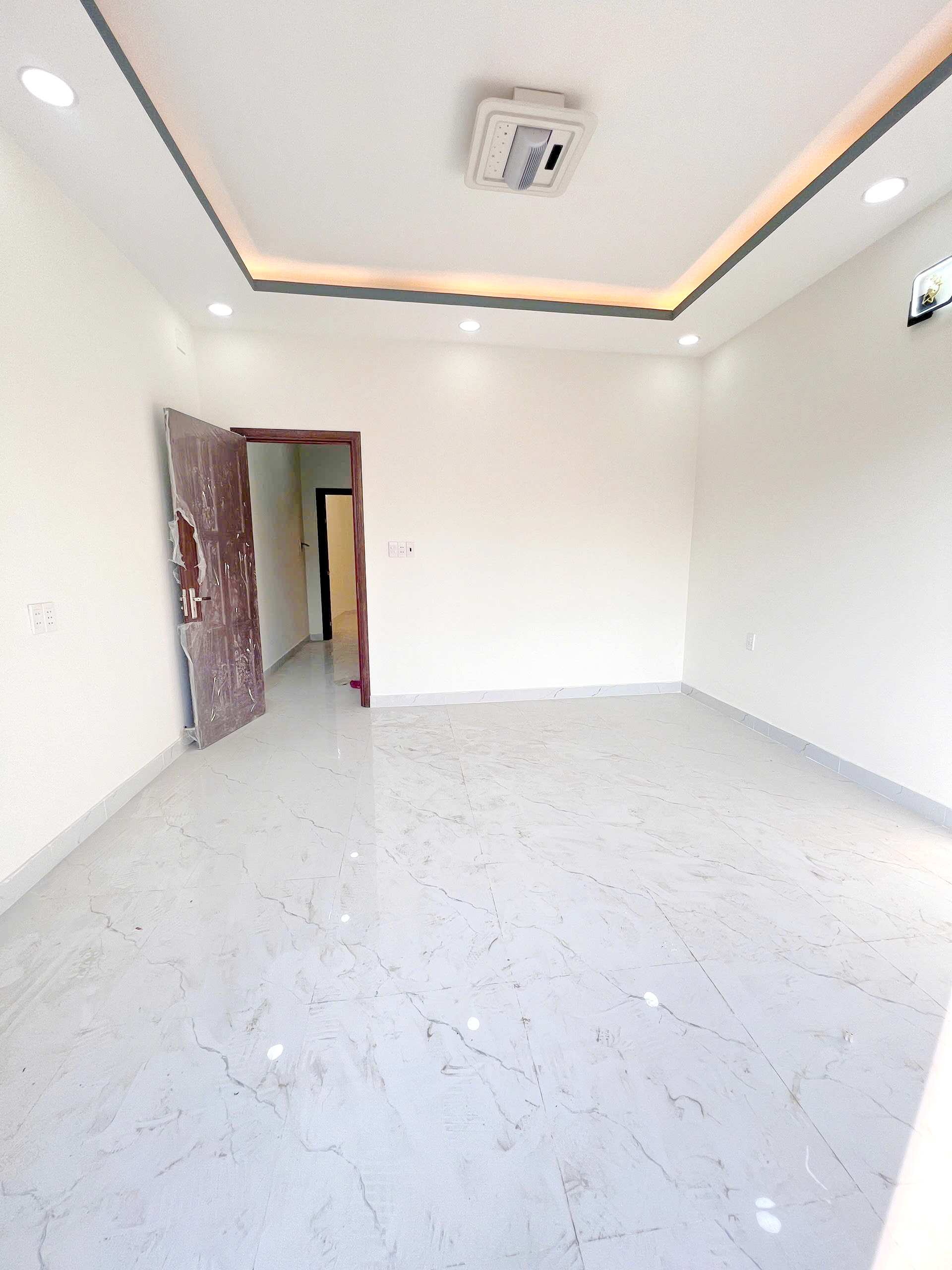 Bán nhà mới 2 lầu hẻm xe hơi đường Phạm Thế Hiển P.3 Quận 8