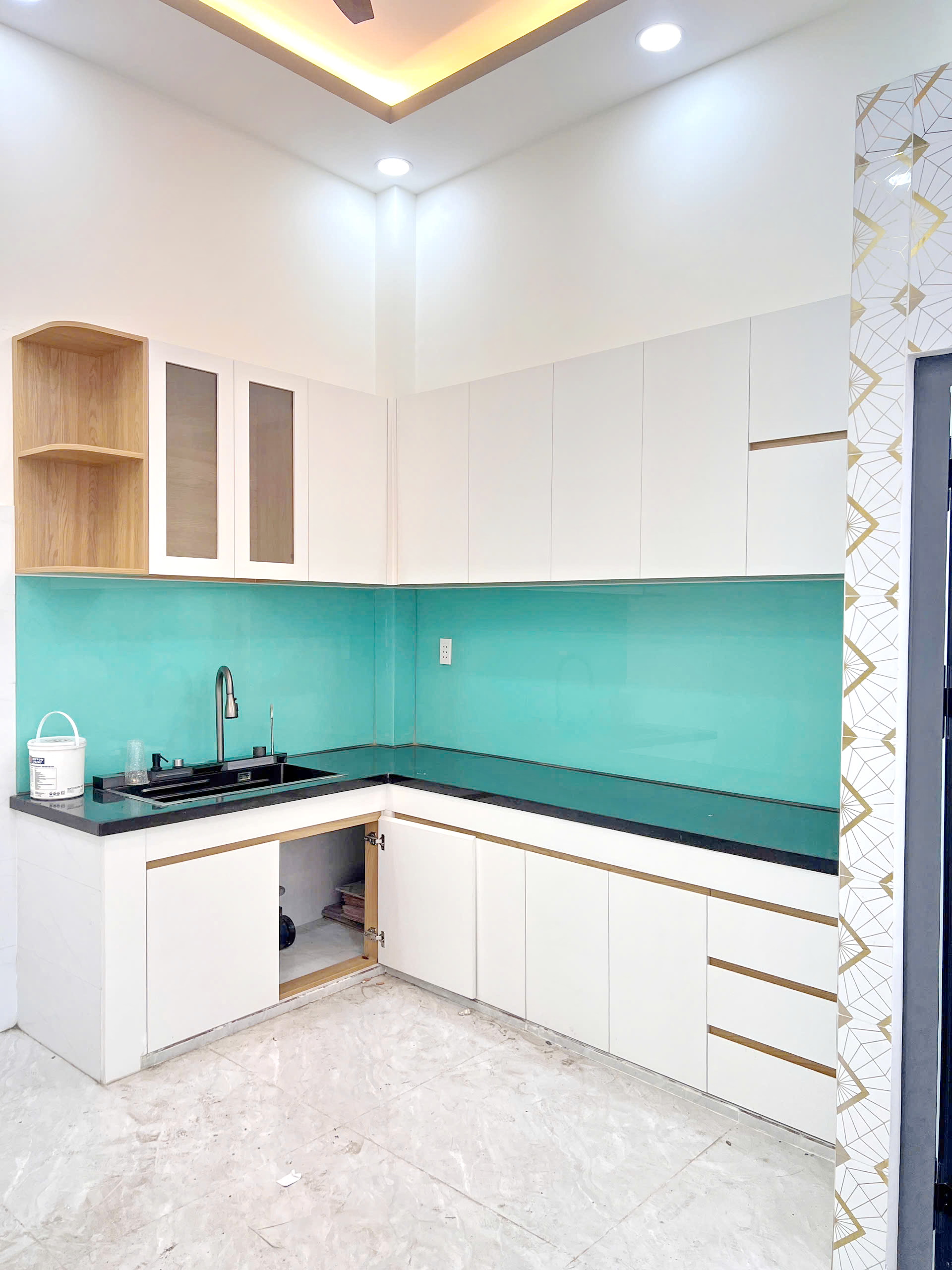 Bán nhà mới 2 lầu hẻm xe hơi đường Phạm Thế Hiển P.3 Quận 8