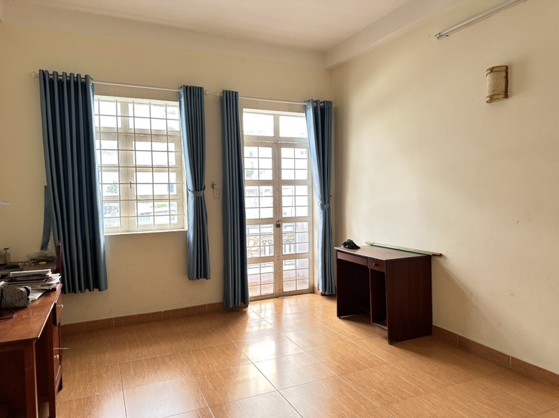 GẦN BÁN NHÀ GẤP