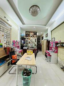 MẶT TIỀN - TRUNG TÂM QUẬN 10 - HOÀ HƯNG - THÔNG TÔ HIẾN THÀNH - NHÀ 4 TẦNG - 33M2 - NỞ HẬU - HOÀN CÔNG ĐỦ - KHU KINH DOANH - XE CỘ TẤP NẬP NGÀY ĐÊM - MUA VỪA Ở VỪA KINH DOANH CHO THUÊ BUÔN BÁN THUẬN TIỆN