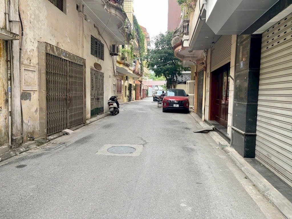 Nhà phố Nguyễn Văn cừ 7 tầng thang máy ô tô 7 chỗ ngủ