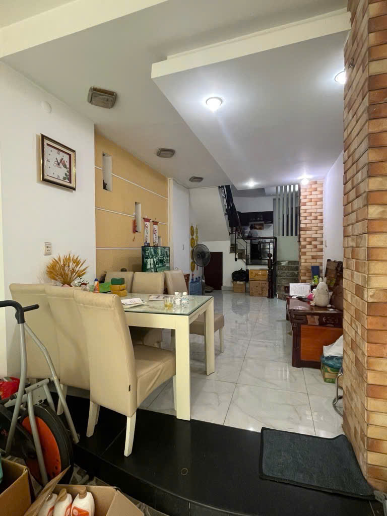 MẶT TIỀN TRẦN THỦ ĐỘ KHU AN NINH SÁT BÊN NGUYẾN SƠN GIÁ CHỈ 9.5T TL