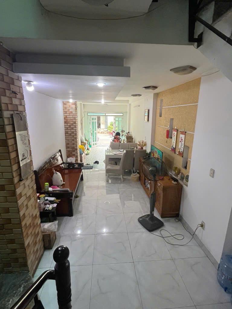 MẶT TIỀN TRẦN THỦ ĐỘ KHU AN NINH SÁT BÊN NGUYẾN SƠN GIÁ CHỈ 9.5T TL