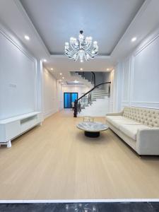 Nhà Cổ Linh – Lô góc – 5 tầng thoáng sáng – 6,9 tỷ còn TL - gần AEON Mall