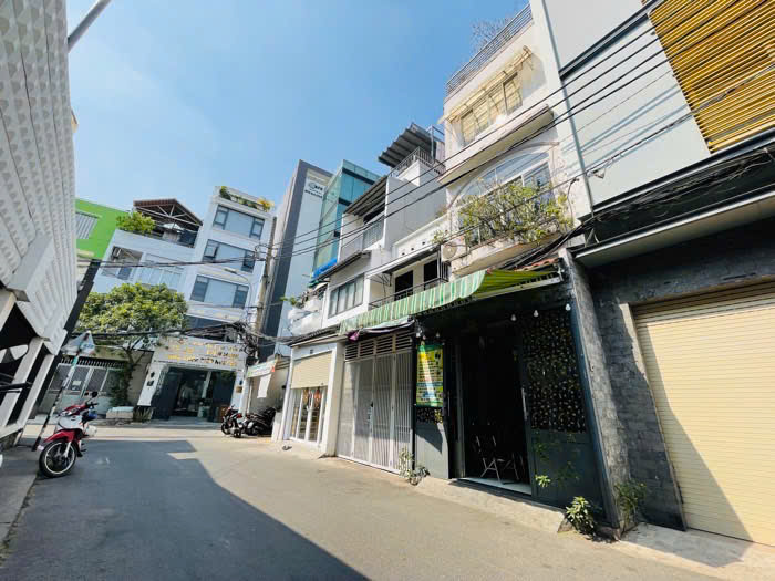 Bán nhà mặt tiền kinh doanh đường Nguyễn Đình Chính, P.8, quận Phú Nhuận, DT 30m2 (3x10), 3 tầng, giá chỉ 8,75 tỷ
