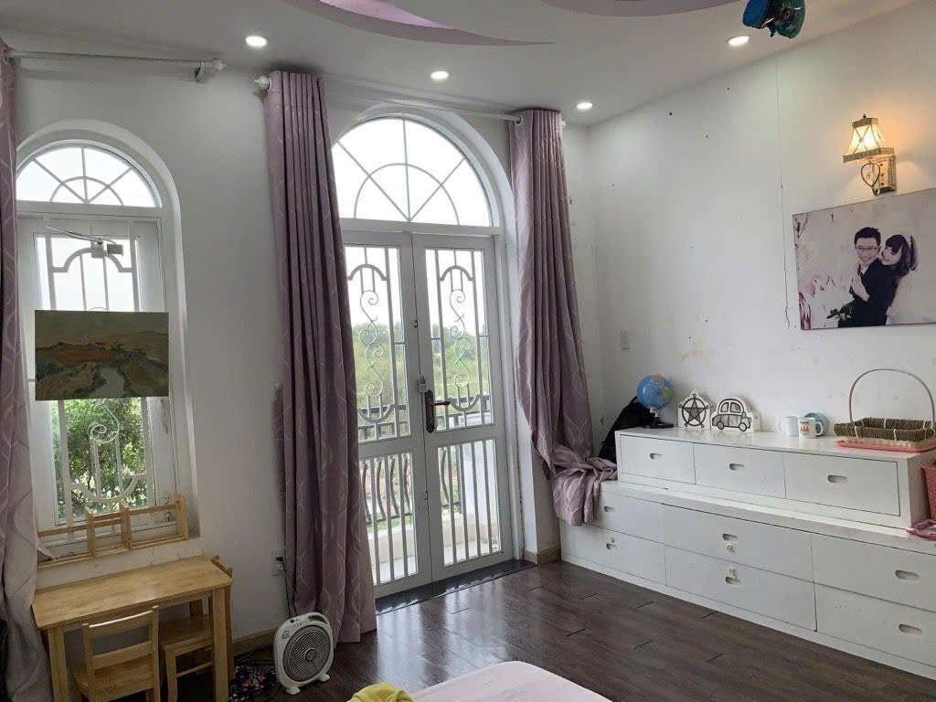 SIÊU PHẨM CỰC ĐẸP, NHÀ MẶT TIỀN HẺM 6M HUỲNH TẤN PHÁT, P PHÚ THUẬN, QUẬN 7 ĐANG KINH DOANH GỒM 4 TẦNG, CÓ 2 GIẾNG TRỜI RẤT MÁT , GIÁ CHỈ NHỈNH 8 TỶ