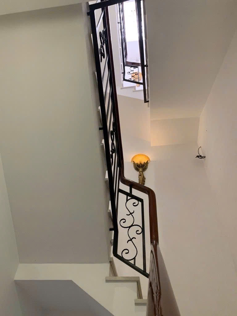 SIÊU PHẨM CỰC ĐẸP, NHÀ MẶT TIỀN HẺM 6M HUỲNH TẤN PHÁT, P PHÚ THUẬN, QUẬN 7 ĐANG KINH DOANH GỒM 4 TẦNG, CÓ 2 GIẾNG TRỜI RẤT MÁT , GIÁ CHỈ NHỈNH 8 TỶ