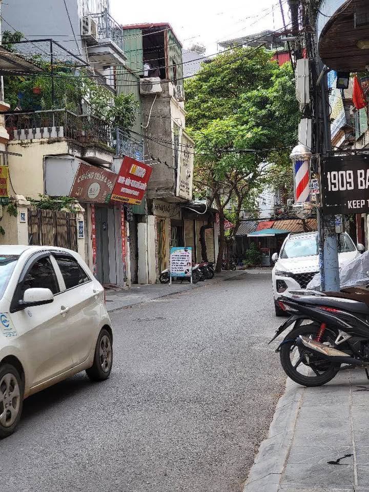 NHÀ HIẾM PHỐ GIÁP BÁT - DÂN XÂY - NGÕ THÔNG - KINH DOANH NHỎ