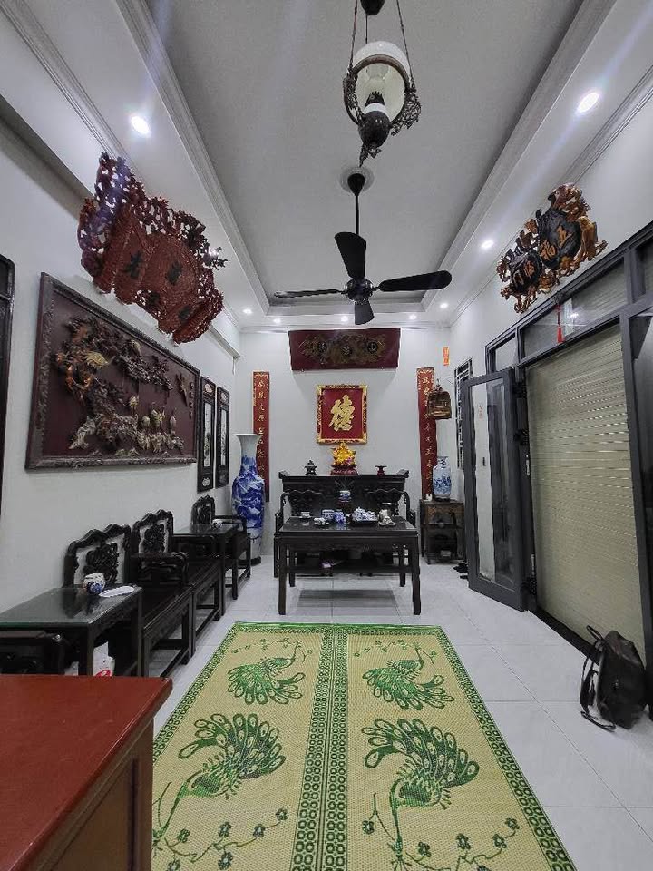 NHÀ HIẾM PHỐ GIÁP BÁT - DÂN XÂY - NGÕ THÔNG - KINH DOANH NHỎ