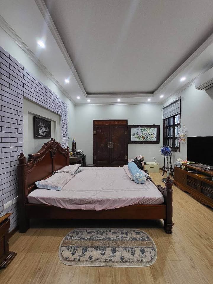 NHÀ HIẾM PHỐ GIÁP BÁT - DÂN XÂY - NGÕ THÔNG - KINH DOANH NHỎ