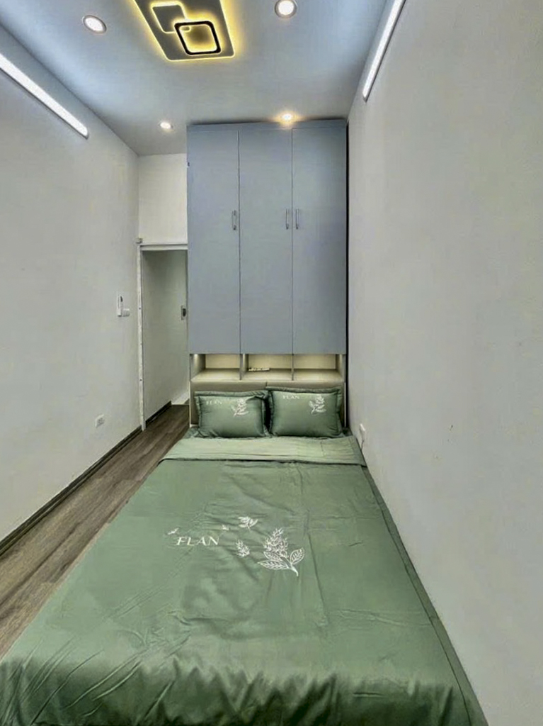 NHỎ TIỀN BAY NHANH - 5 TẦNG 3 NGỦ ĐỦ CÔNG NĂNG - FULL NỘI THẤT - NGÕ NÔNG RỘNG - GẦN PHỐ - NHIỀU TIỆN ÍCH.