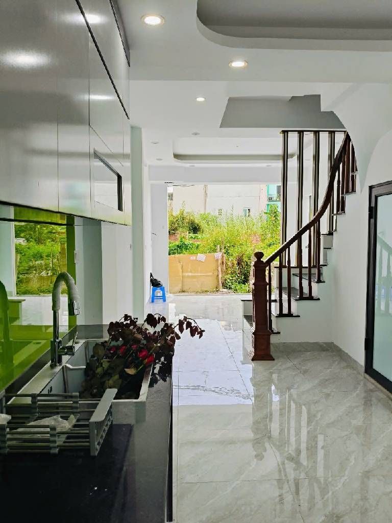 B.á.n g.ấ.p nhà Minh Khai – Hai Bà Trưng, 5.5 tỷ – 37m², 5 tầng, ô tô đỗ cửa