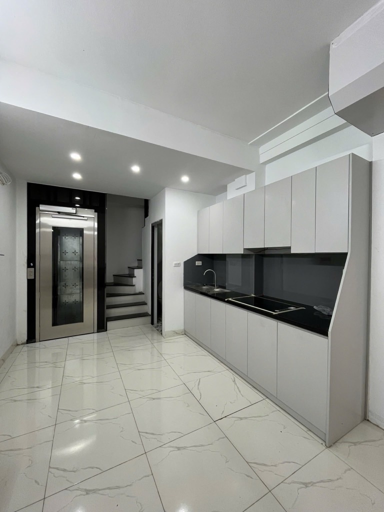 TAM TRINH – HOÀNG MAI – 6.7 TỶ – 31M² – 5 TẦNG – THANG MÁY – Ô TÔ ĐỖ CỔNG