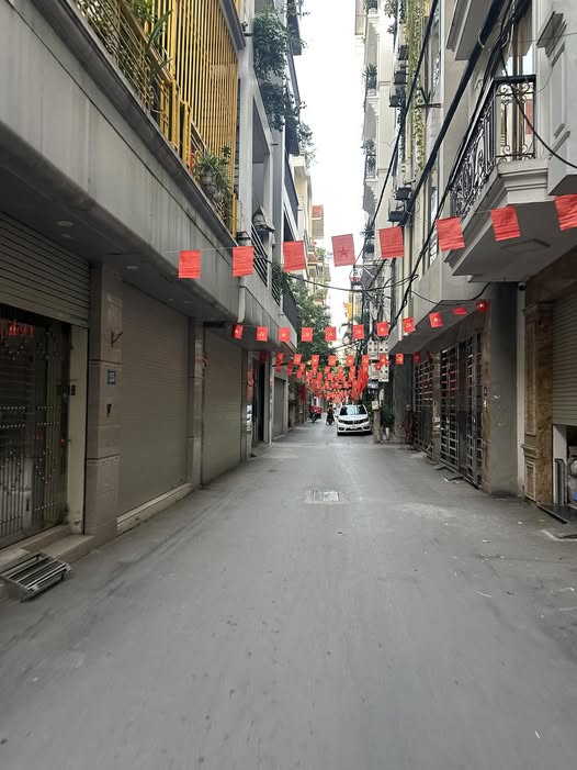 BÁN NHÀ LẠC LONG QUÂN - OTO ĐỖ CỬA - KHU VỰC DÂN TRÍ CAO - TIỆN ÍCH NGẬP TRÀN - CHỈ NHỈNH 7 TỶ