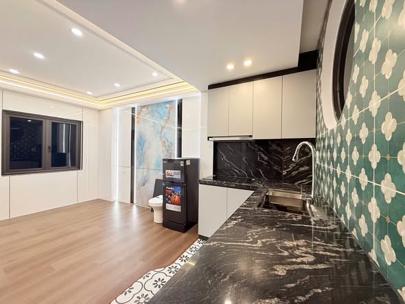 BÁN NHÀ LẠC LONG QUÂN - OTO ĐỖ CỬA - KHU VỰC DÂN TRÍ CAO - TIỆN ÍCH NGẬP TRÀN - CHỈ NHỈNH 7 TỶ