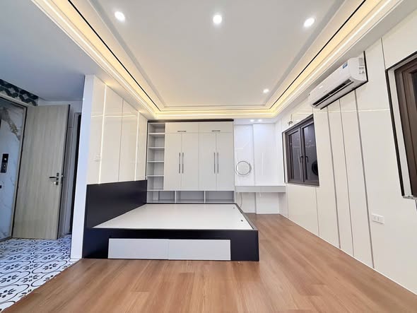 BÁN NHÀ LẠC LONG QUÂN - OTO ĐỖ CỬA - KHU VỰC DÂN TRÍ CAO - TIỆN ÍCH NGẬP TRÀN - CHỈ NHỈNH 7 TỶ