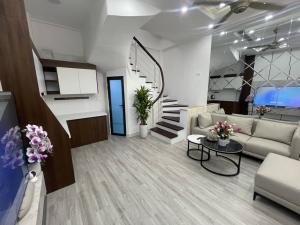 BÁN NHÀ CẦU GIẤY - THUẬN TIỆN ĐI LẠI - KHU VỰC AN NINH - TIỆN ÍCH NGẬP TRÀN - CHỈ 7 TỶ HƠN.