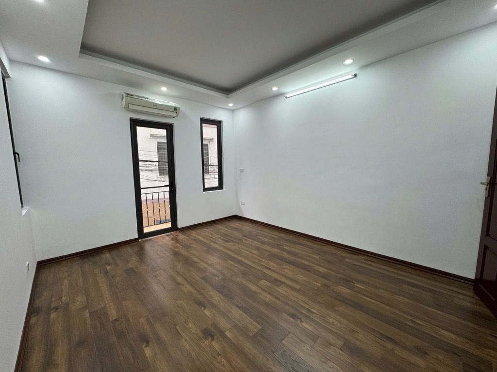 Bán nhà ngay cổng Đại học KTKTCN Lĩnh Nam Vĩnh Hưng, nhỉnh 7 tỷ