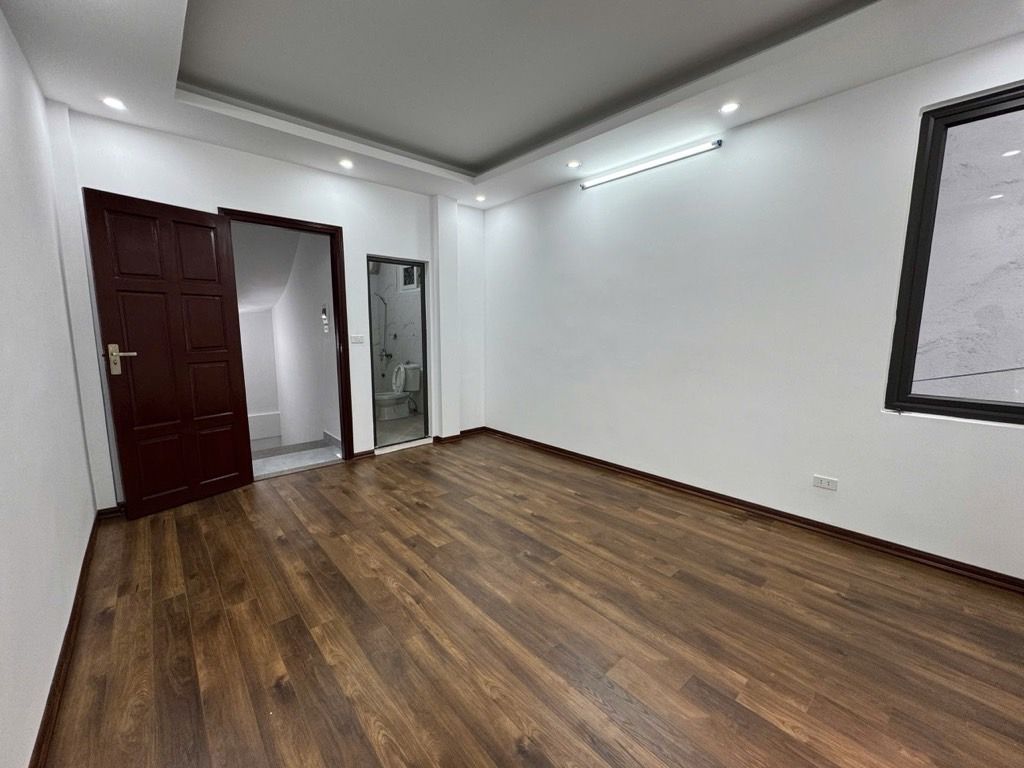 Bán nhà ngay cổng Đại học KTKTCN Lĩnh Nam Vĩnh Hưng, nhỉnh 7 tỷ