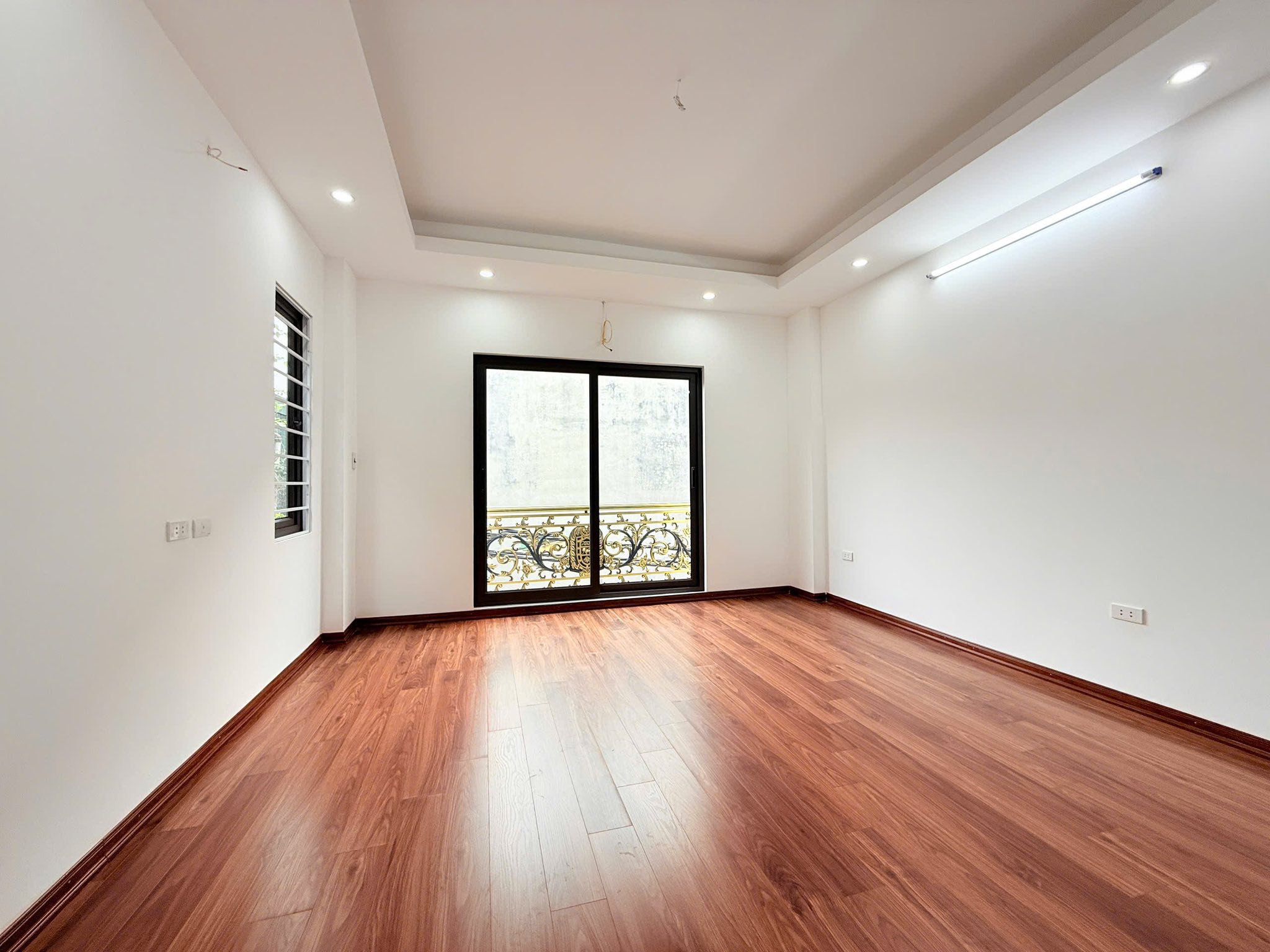 LĨNH NAM NHÀ MỚI + LÔ GÓC + KINH DOANH + THANH MÁY + Ô TÔ CHẠY QUA NHÀ + GIÁ CỰC TỐT