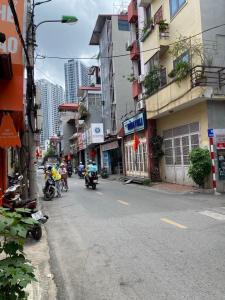 nhà mặt Đường Hoàng Công Chất , chủ cần bán gấp giá hời