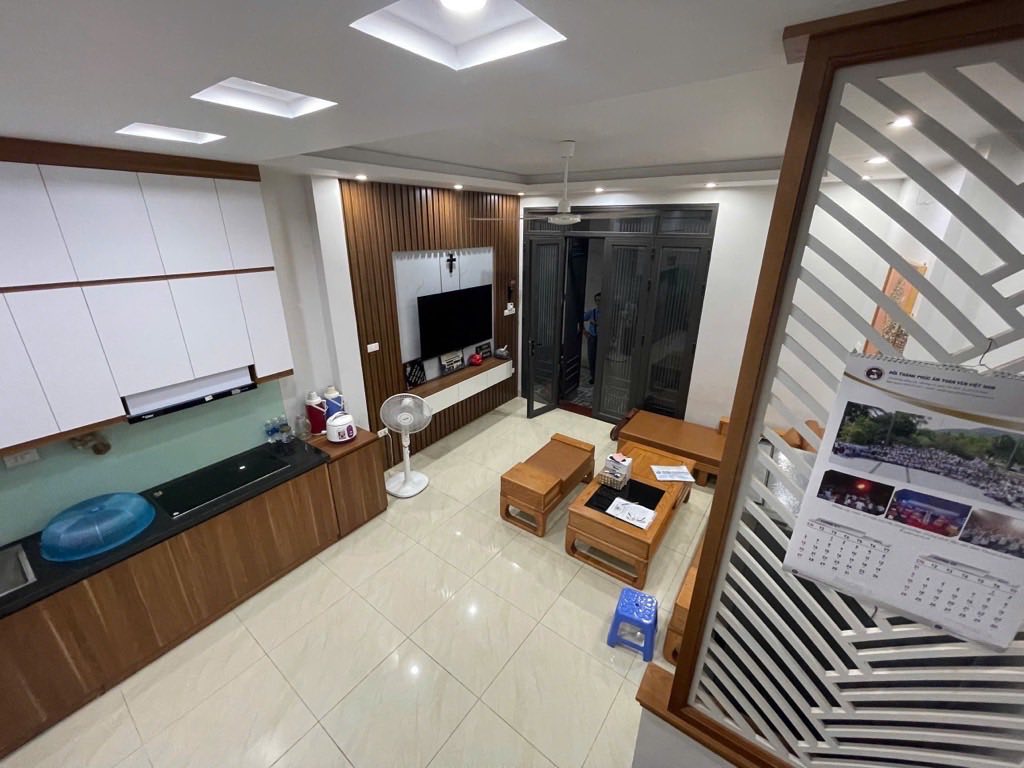 Nhà đẹp đón tết...Trung Kính diện tích 33m2 nhà 5 tầng mặt tiền 4,5 m giá 9,5 tỷ (có thương lượng) liên hện :0981852770 em Hùng