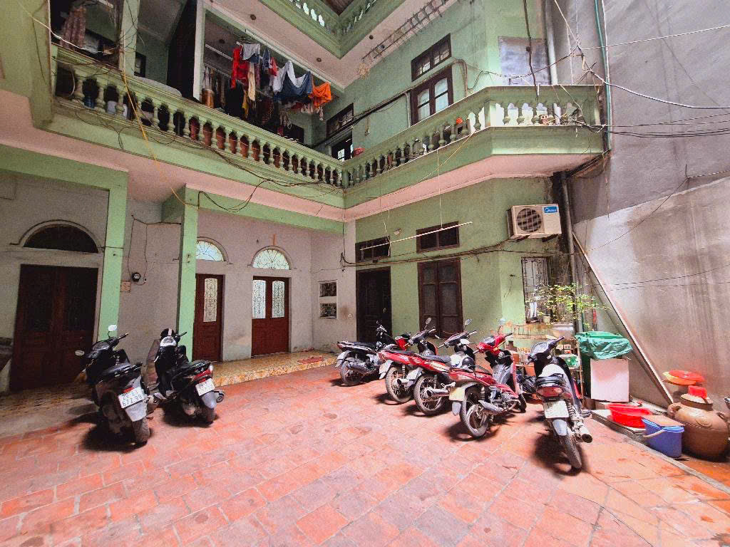 siêu phẩm nhà nguyễn ngọc vũ , Dt75m2 mt5 giá 14 tỷ liên hệ em Hùng :0981852770