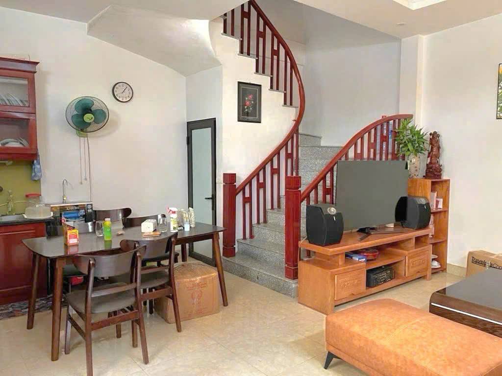 NHÀ BÁT KHỐI LÔ GÓC – Ô TÔ – NGÕ THÔNG KINH DOANH – TẶNG NỘI THẤT – VỊ TRÍ HIẾM