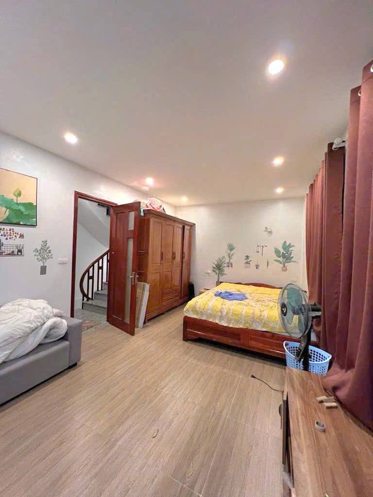 NHÀ BÁT KHỐI LÔ GÓC – Ô TÔ – NGÕ THÔNG KINH DOANH – TẶNG NỘI THẤT – VỊ TRÍ HIẾM